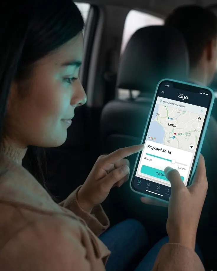 Persona preparando su viaje desde la app